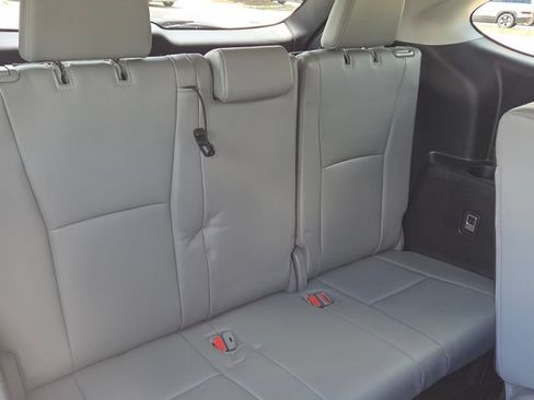Used 2023 Toyota Highlander XLE FWD image 14