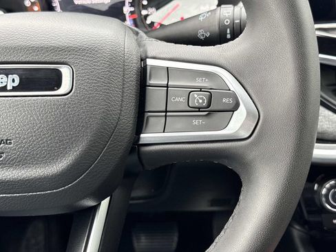 Used 2024 Jeep Compass Latitude AWD/4WD image 9