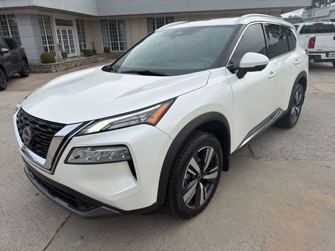 Used 2023 Nissan Rogue SL image 2