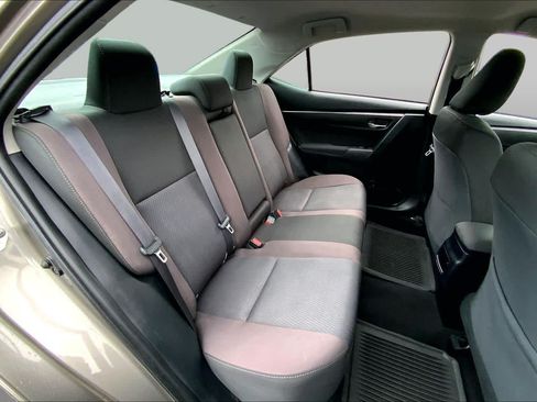 Used 2018 Toyota Corolla LE FWD image 20