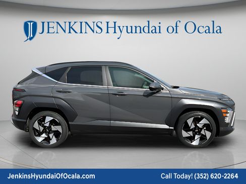 Used 2024 Hyundai Kona Limited FWD image 2