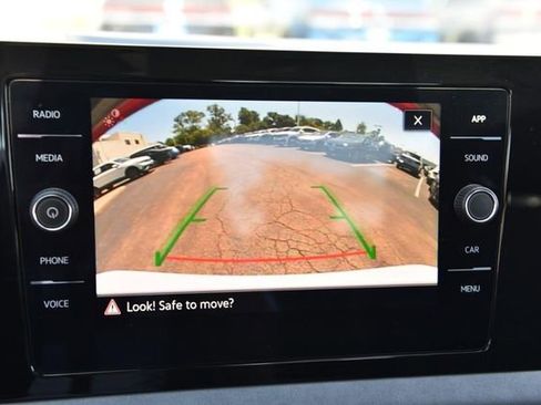 Used 2025 Volkswagen Jetta SE FWD image 13
