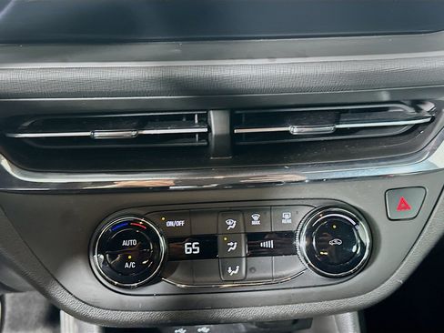 Used 2025 Buick Envista Preferred image 23