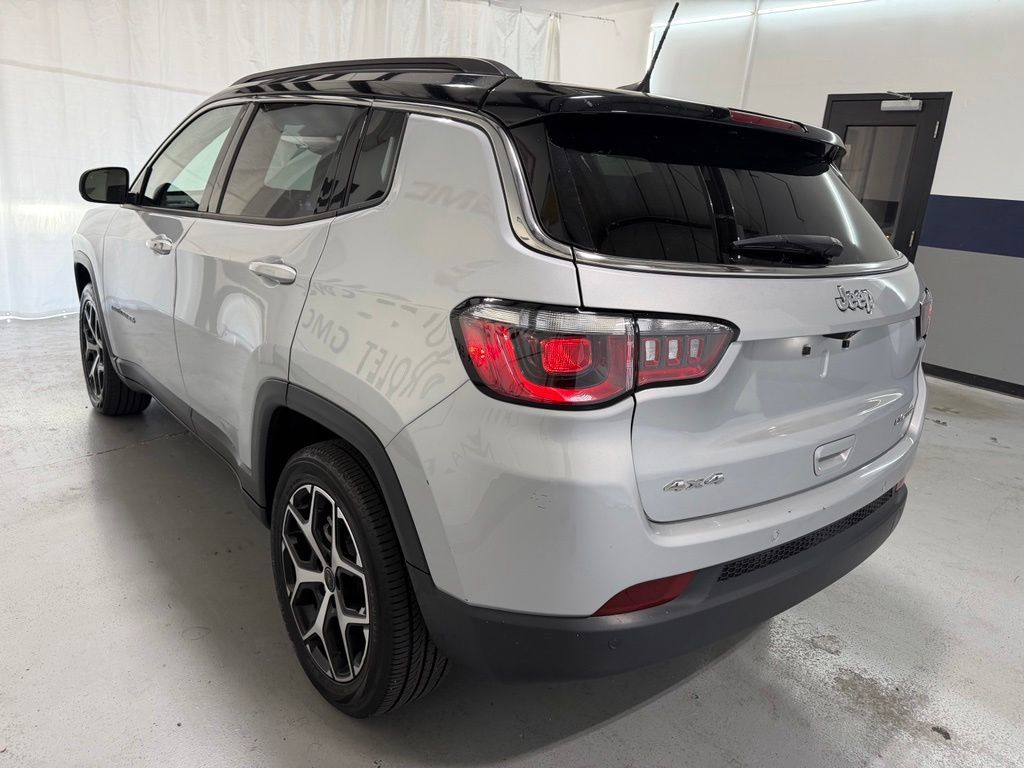 Used 2025 Jeep Compass Limited AWD/4WD image 23