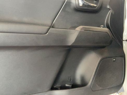 Used 2016 Toyota Tacoma TRD Sport AWD/4WD image 21