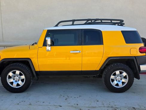Used 2007 Toyota FJ Cruiser Sport Utility 2D image 7