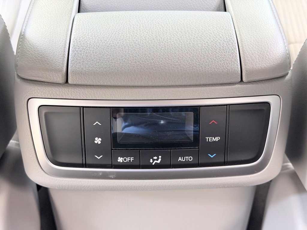 Used 2018 Toyota Highlander Plus AWD/4WD image 25
