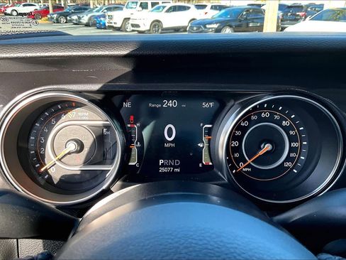 Used 2022 Jeep Gladiator Sport image 24