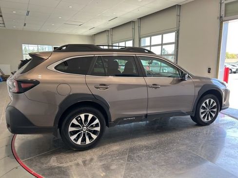Used 2024 Subaru Outback Limited AWD/4WD image 9