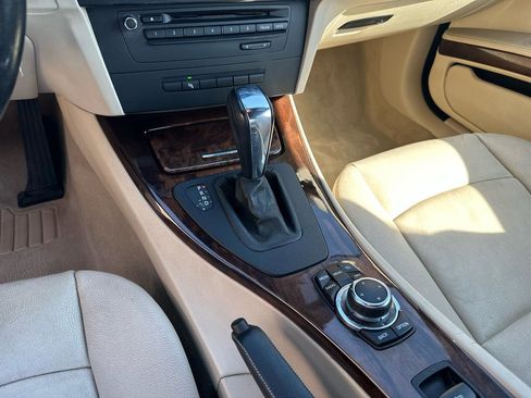 Used 2013 BMW 335i Convertible w/ Premium Pkg RWD image 21