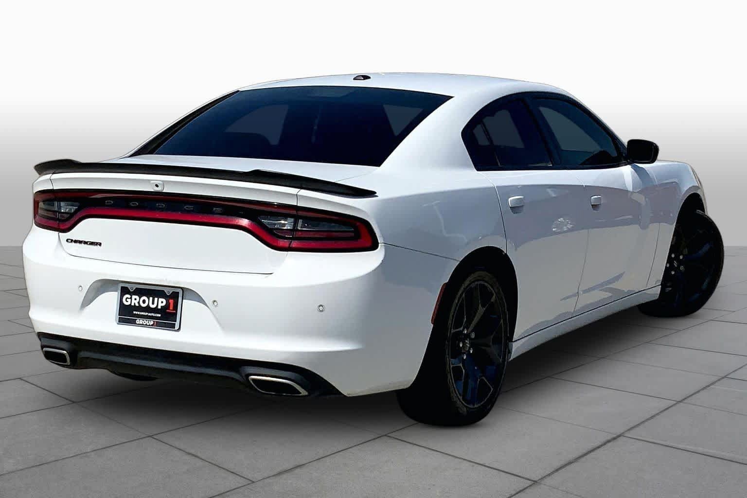Used 2020 Dodge Charger SXT w/ Blacktop Package RWD image 12