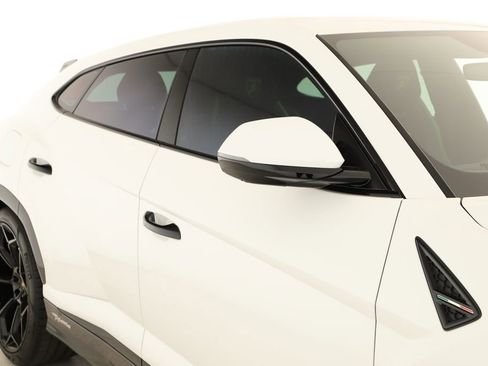 Used 2023 Lamborghini Urus Performante AWD/4WD image 47