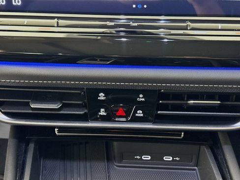 Used 2025 Volkswagen Atlas SEL Premium R-Line AWD/4WD image 19