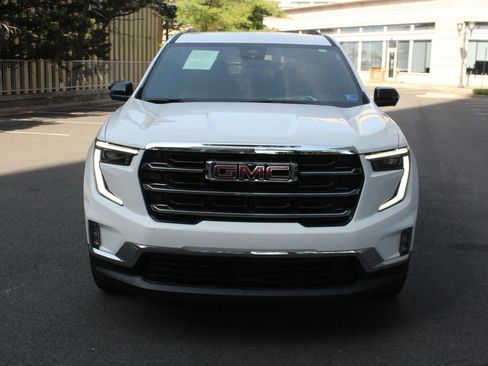 Used 2026 GMC Acadia Elevation w/ Elevation Premium Package FWD image 3