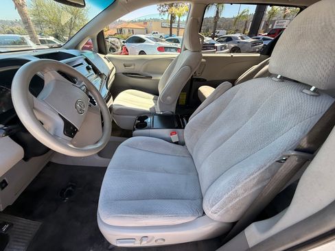 Used 2014 Toyota Sienna LE image 14
