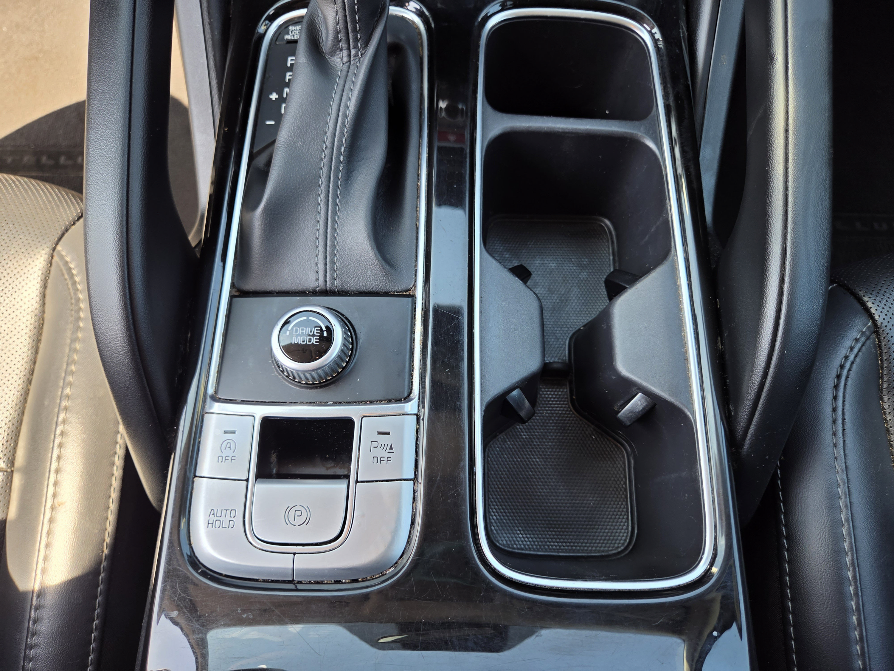 Used 2020 Kia Telluride LX FWD image 14