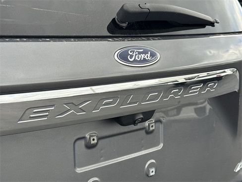 Used 2021 Ford Explorer XLT w/ Equipment Group 202A image 32
