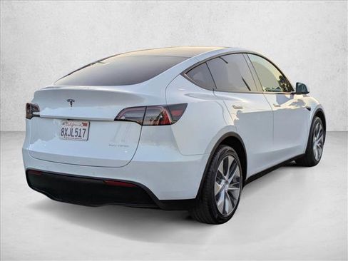 Used 2021 Tesla Model Y Long Range image 5