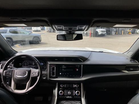 Used 2022 GMC Yukon XL Denali AWD/4WD image 12