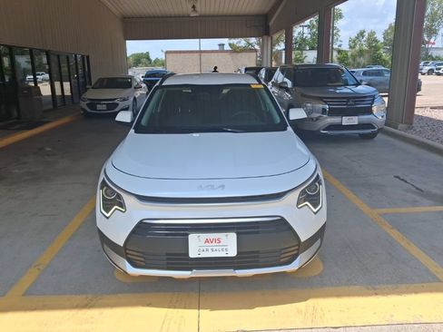 Used 2025 Kia Niro LX FWD image 5