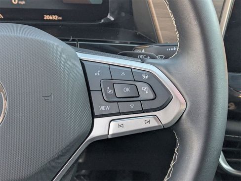 Used 2025 Volkswagen Atlas SE image 20