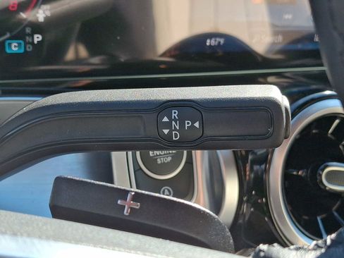 Used 2025 Mercedes-Benz GLB 250 4MATIC image 12