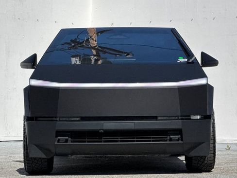 Used 2024 Tesla Cybertruck AWD Crew Cab image 8