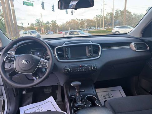 Used 2019 Kia Sorento L image 16