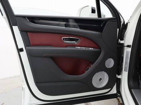 New 2024 Bentley Bentayga image 15