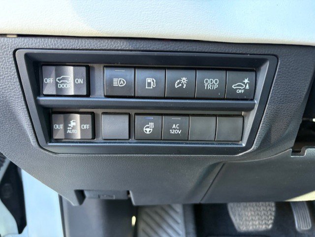 Used 2023 Toyota Sequoia Capstone AWD/4WD image 19