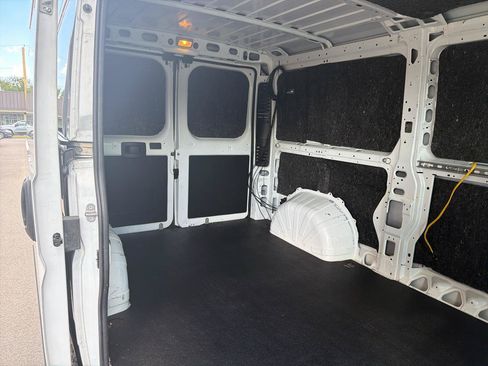 Used 2023 RAM ProMaster 2500 w/ Convenience Group FWD image 17