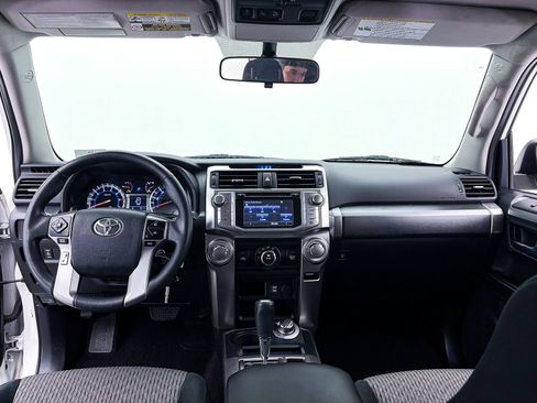Used 2018 Toyota 4Runner SR5 AWD/4WD image 18