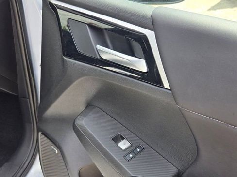 Used 2025 Mitsubishi Outlander AWD image 29
