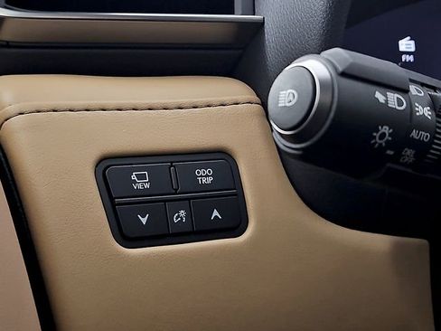 Used 2025 Lexus LX 600 4WD w/ Luxury Package image 27