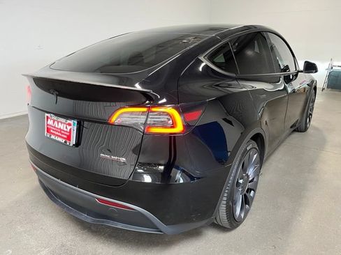 Used 2023 Tesla Model Y Performance AWD/4WD image 3