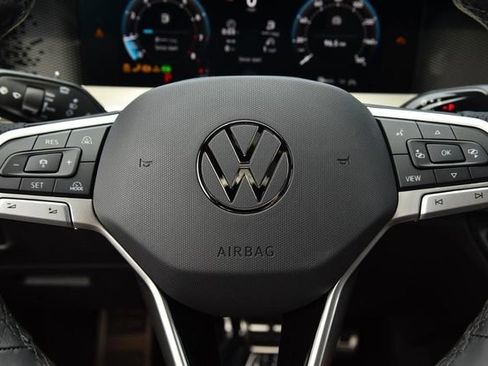 New 2026 Volkswagen Tiguan SE R-Line AWD/4WD image 18