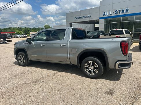 Used 2025 GMC Sierra 1500 SLT image 2