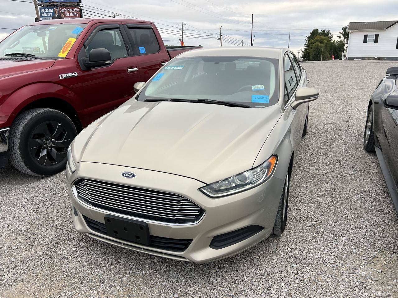 Used 2015 Ford Fusion SE FWD image 2