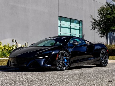 Used 2023 McLaren Artura RWD image 24