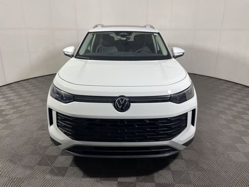 New 2026 Volkswagen Tiguan SE image 3