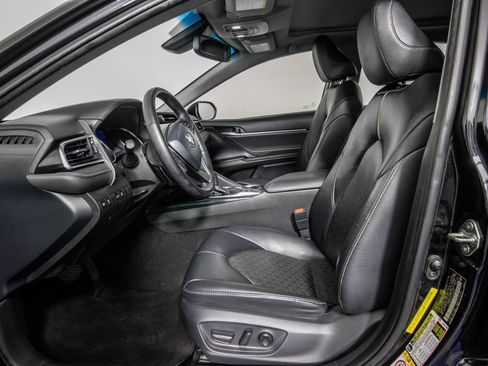Used 2018 Toyota Camry XSE FWD image 8