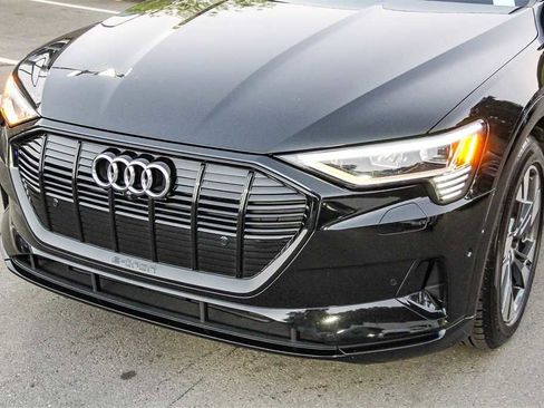 Used 2022 Audi e-tron Premium w/ Convenience Plus Package image 8