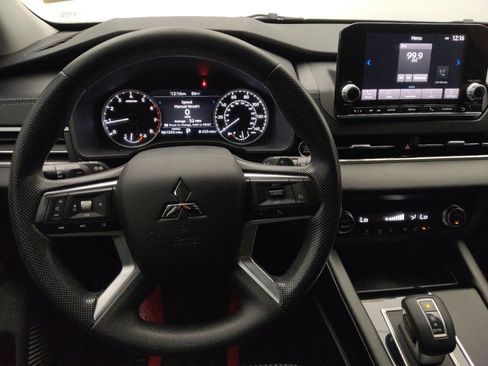 Used 2022 Mitsubishi Outlander ES FWD image 22