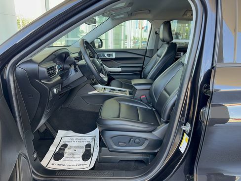 Certified 2022 Ford Explorer XLT w/ Equipment Group 202A RWD image 12