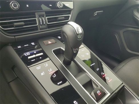 Used 2024 Porsche Macan image 29