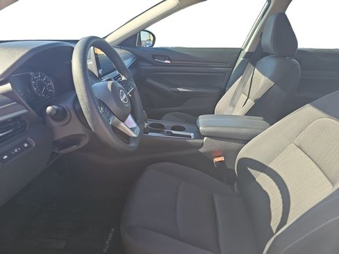 Used 2025 Nissan Altima 2.5 SV FWD image 13