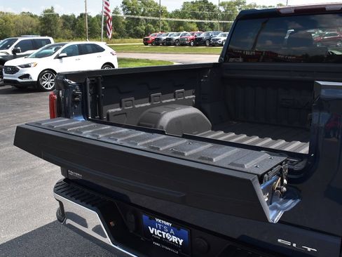Used 2023 GMC Sierra 1500 SLT w/ SLT Convenience Package AWD/4WD image 29