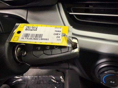 Used 2024 Chevrolet Trax RS w/ Driver Confidence Package image 31