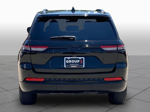 Used 2023 Jeep Grand Cherokee Altitude AWD/4WD image 5