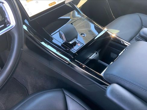 Used 2024 Land Rover Range Rover Sport SE image 16